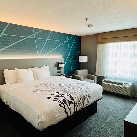 Comfort Inn Емпория Екстериор снимка