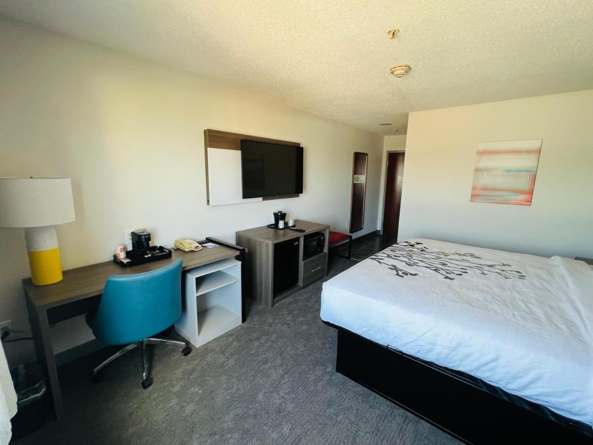 Comfort Inn Емпория Екстериор снимка