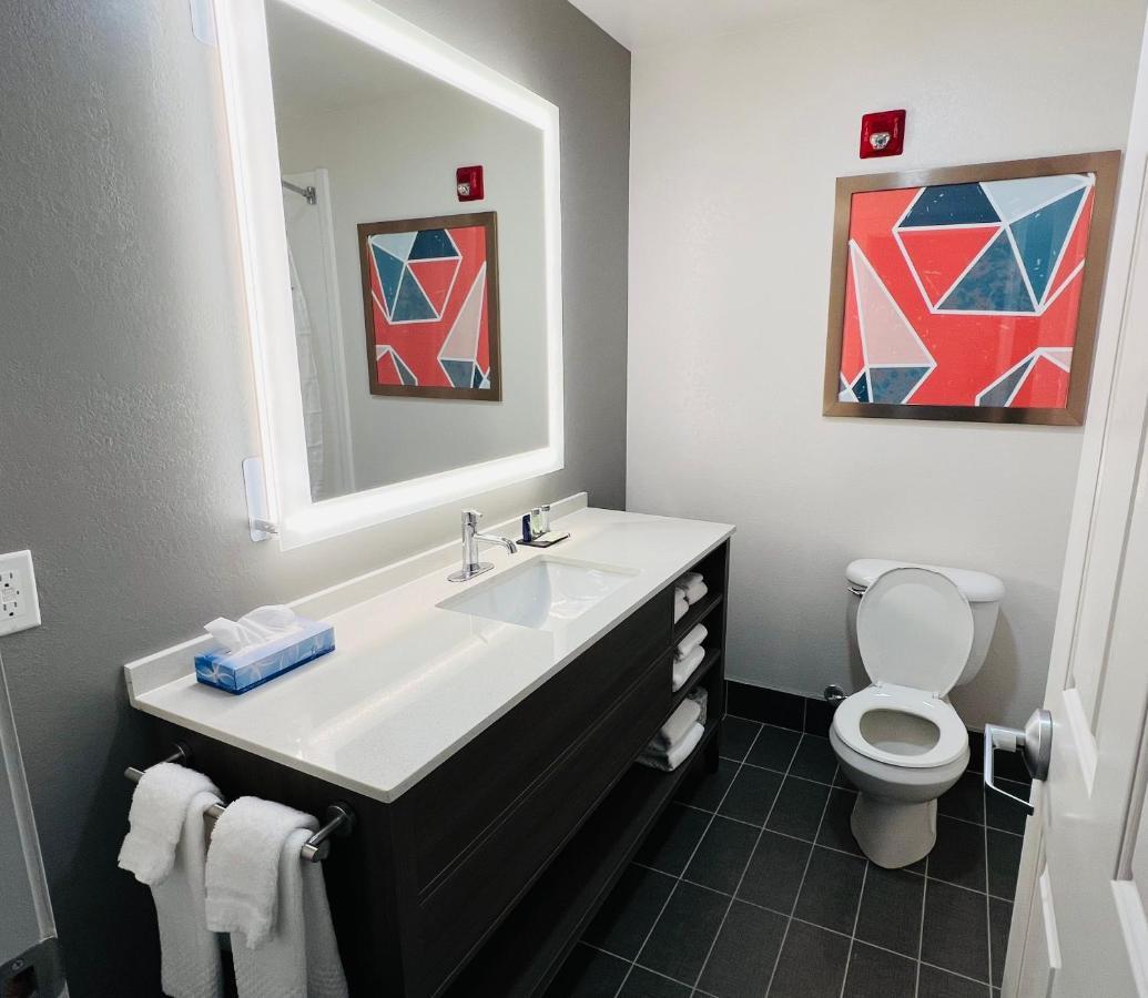Comfort Inn Емпория Екстериор снимка