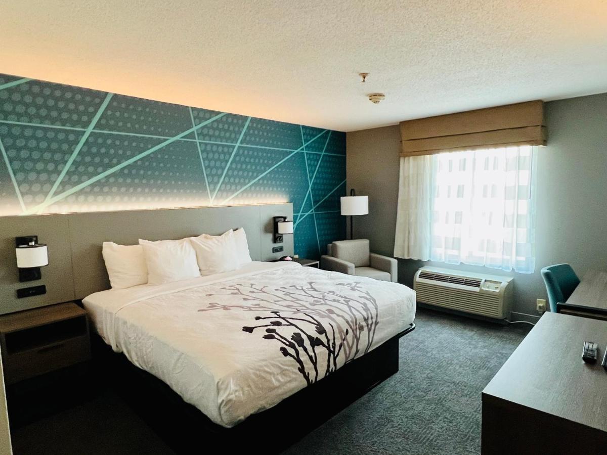 Comfort Inn Емпория Екстериор снимка