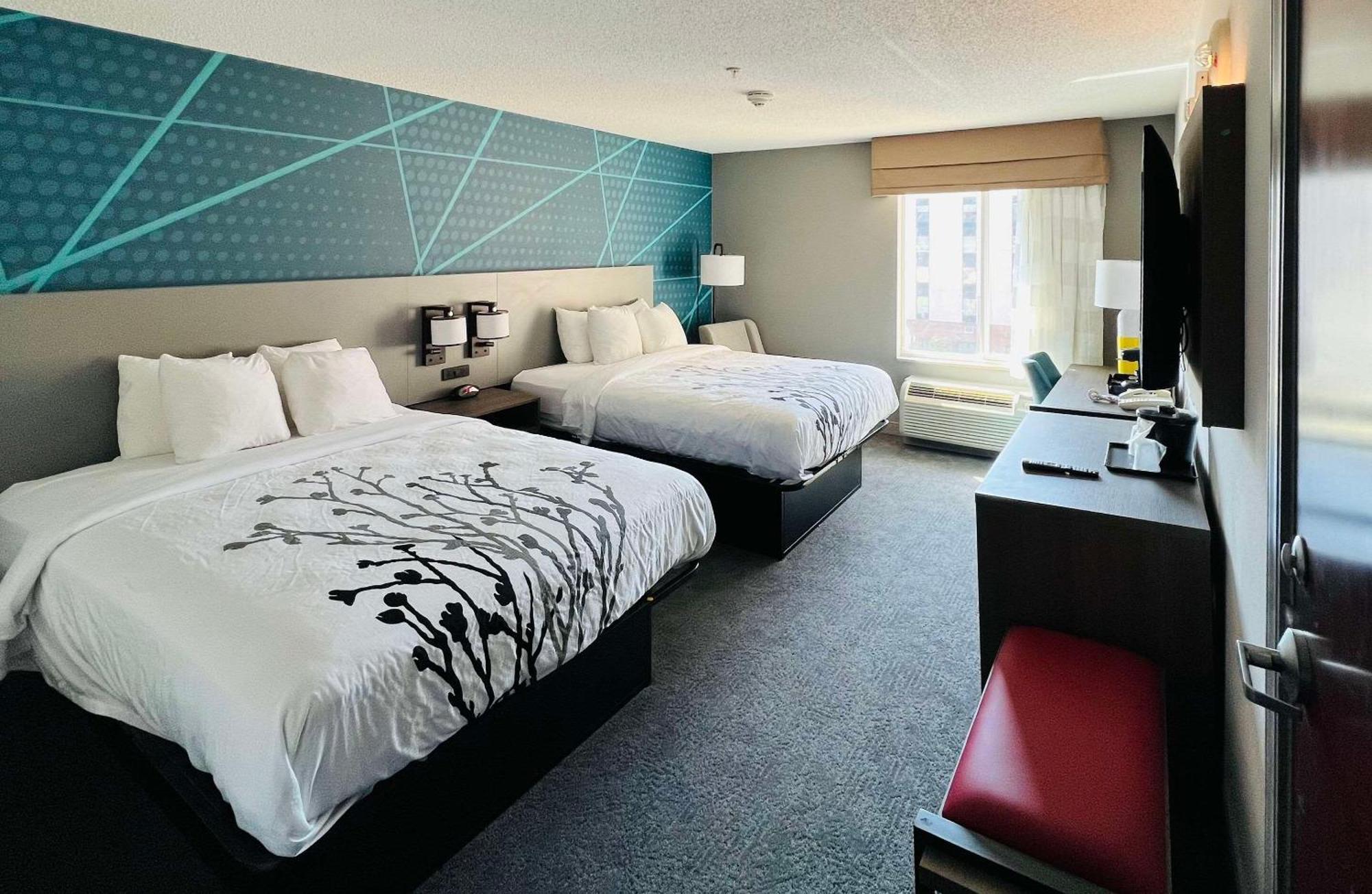 Comfort Inn Емпория Екстериор снимка