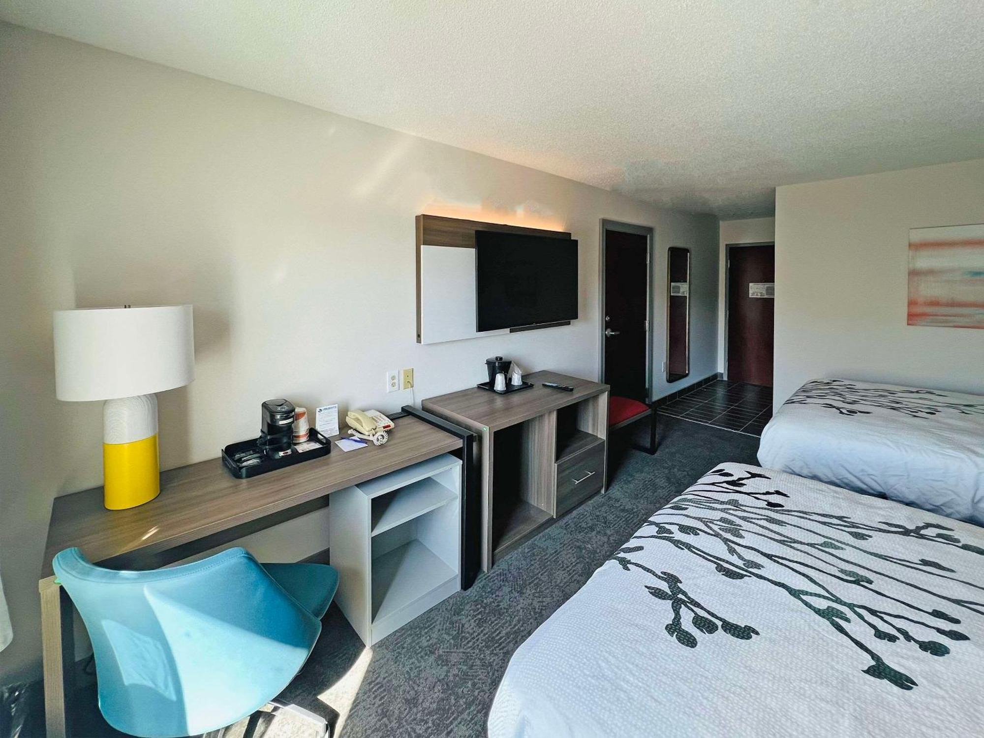 Comfort Inn Емпория Екстериор снимка