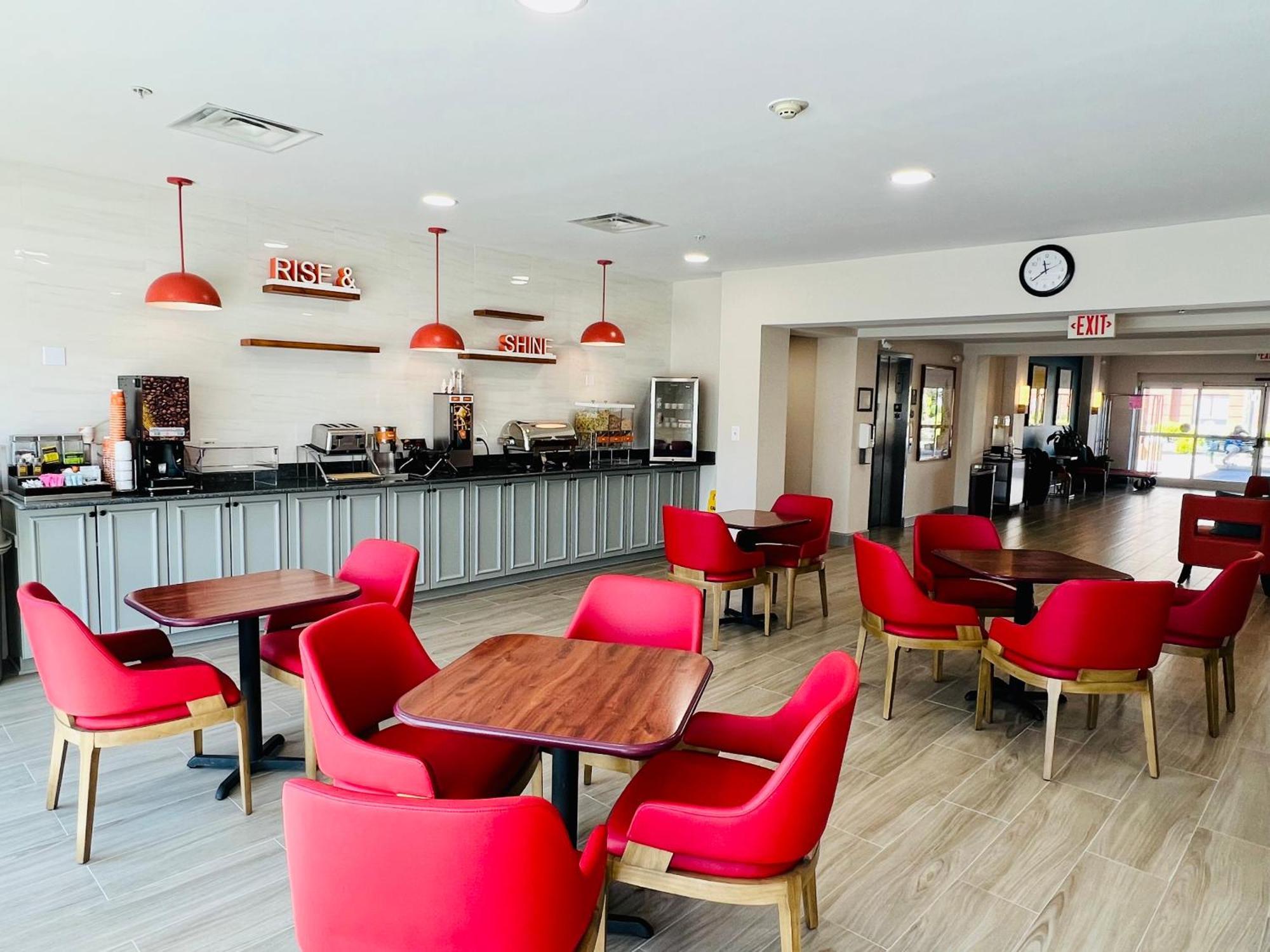 Comfort Inn Емпория Екстериор снимка