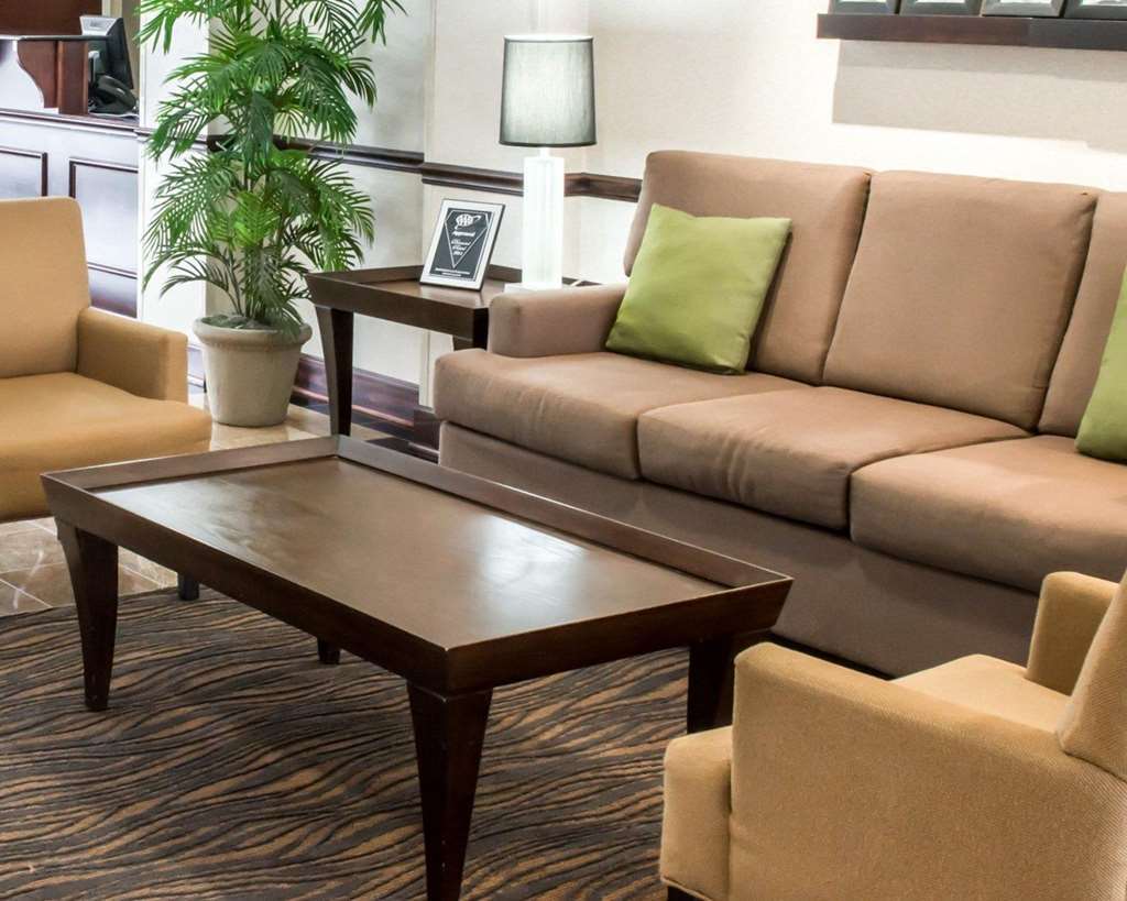 Comfort Inn Емпория Интериор снимка