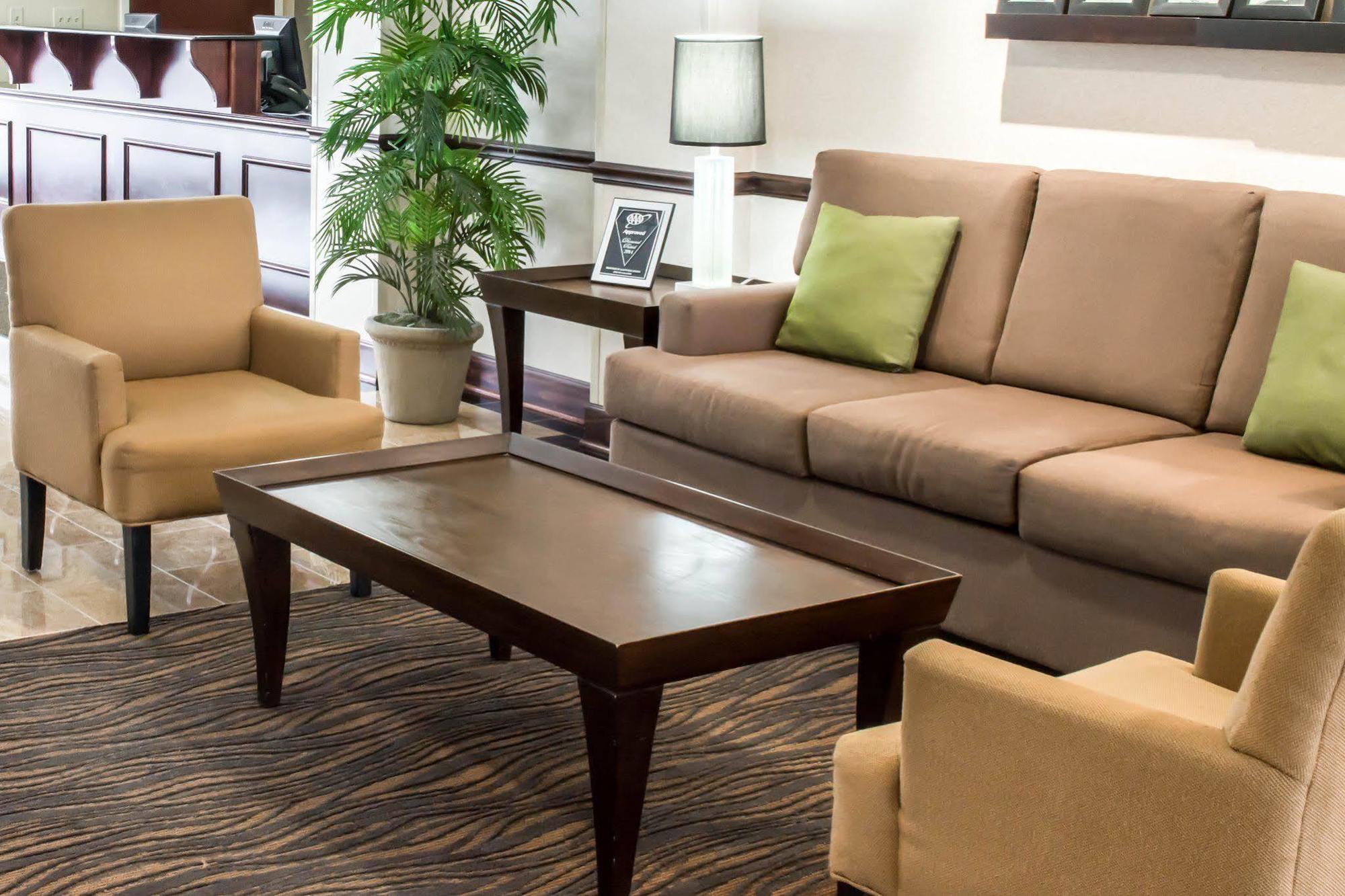 Comfort Inn Емпория Екстериор снимка
