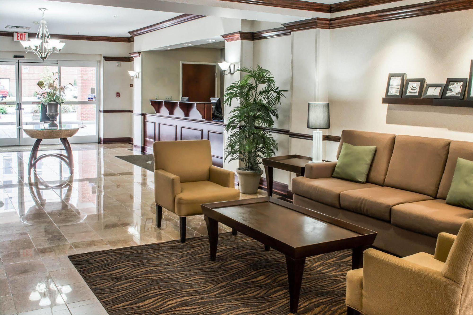 Comfort Inn Емпория Екстериор снимка